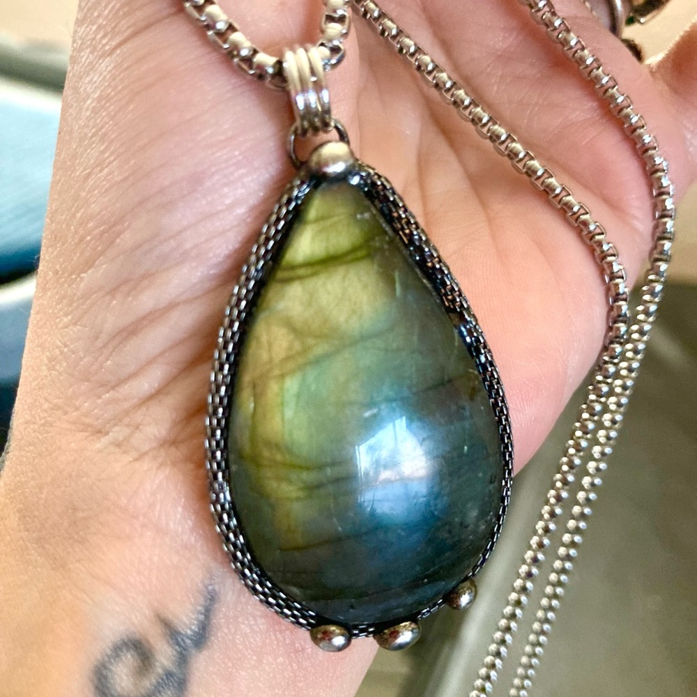 Natural dark blue green iridescent flash labradorite gemstone boho moon necklace - Picture 5 of 14